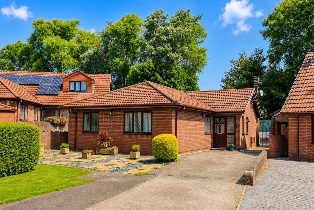 Main image of property: Stradling Close, Barry