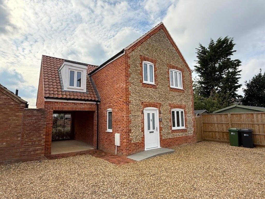 4-bed detached on Flint House, High Street, Stalham, Norwich, Norfolk NR12 9AS, £260,000