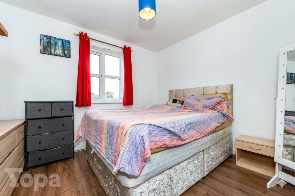 Eton Way, Dartford, DA1 - More