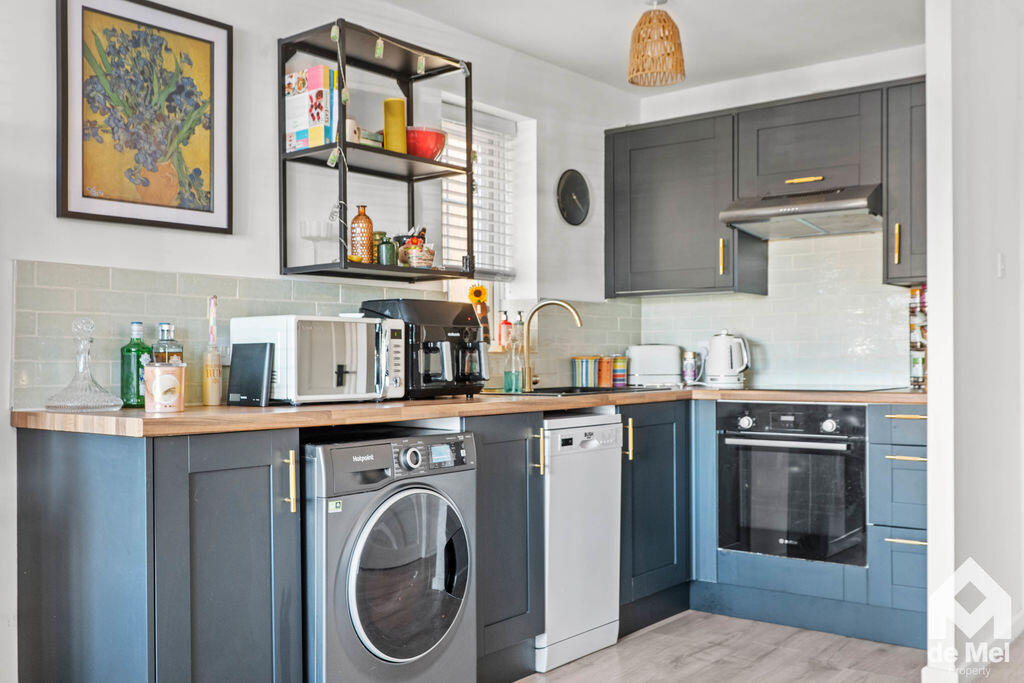 Hunters Road, Bishops Cleeve, Cheltenham, Gloucestershire, GL52 photo 4