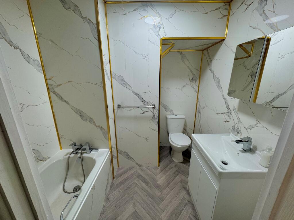 Apartment in Birmingham, West Midlands - View 5