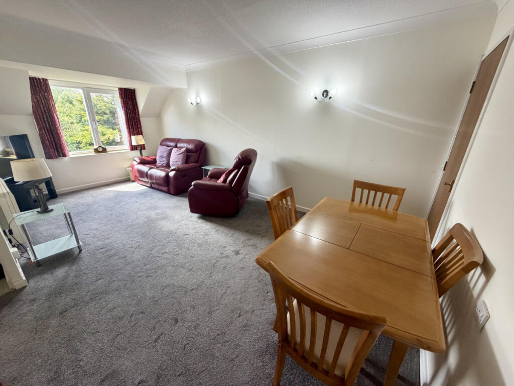 Apartment in Worthing, West Sussex - More