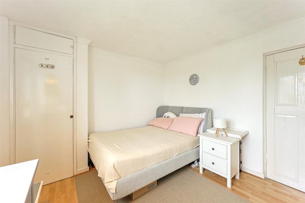 Apartment in London - View 5