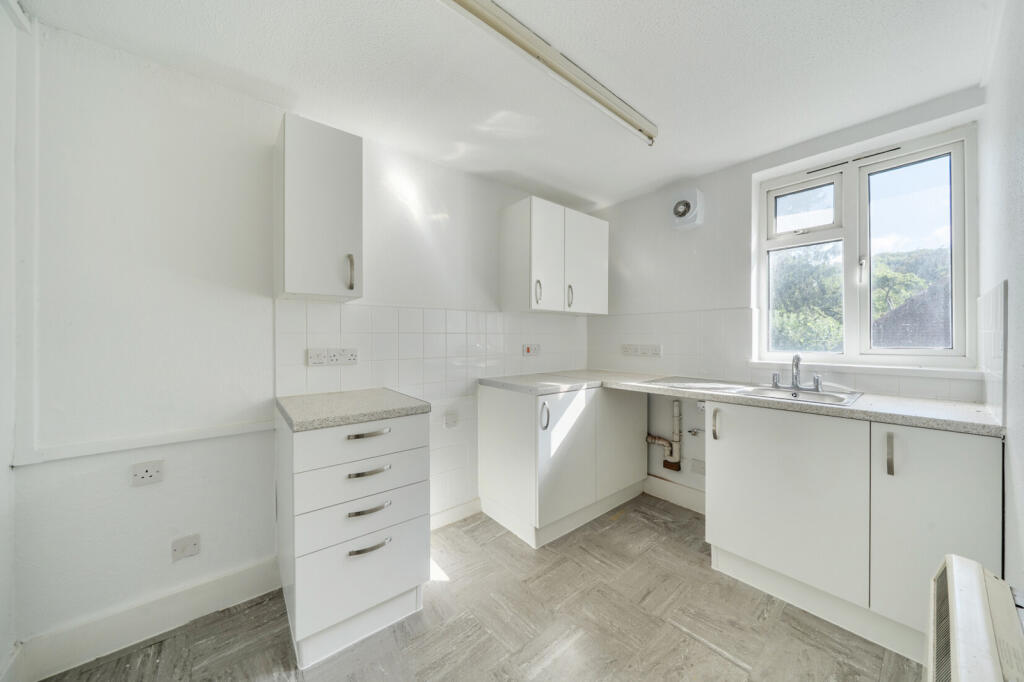 House in High Wycombe, Hughenden Valley, Totteridge - View 3