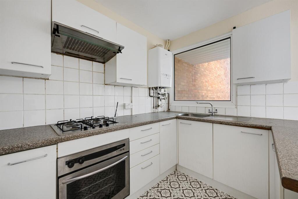 Apartment in Bromley - More
