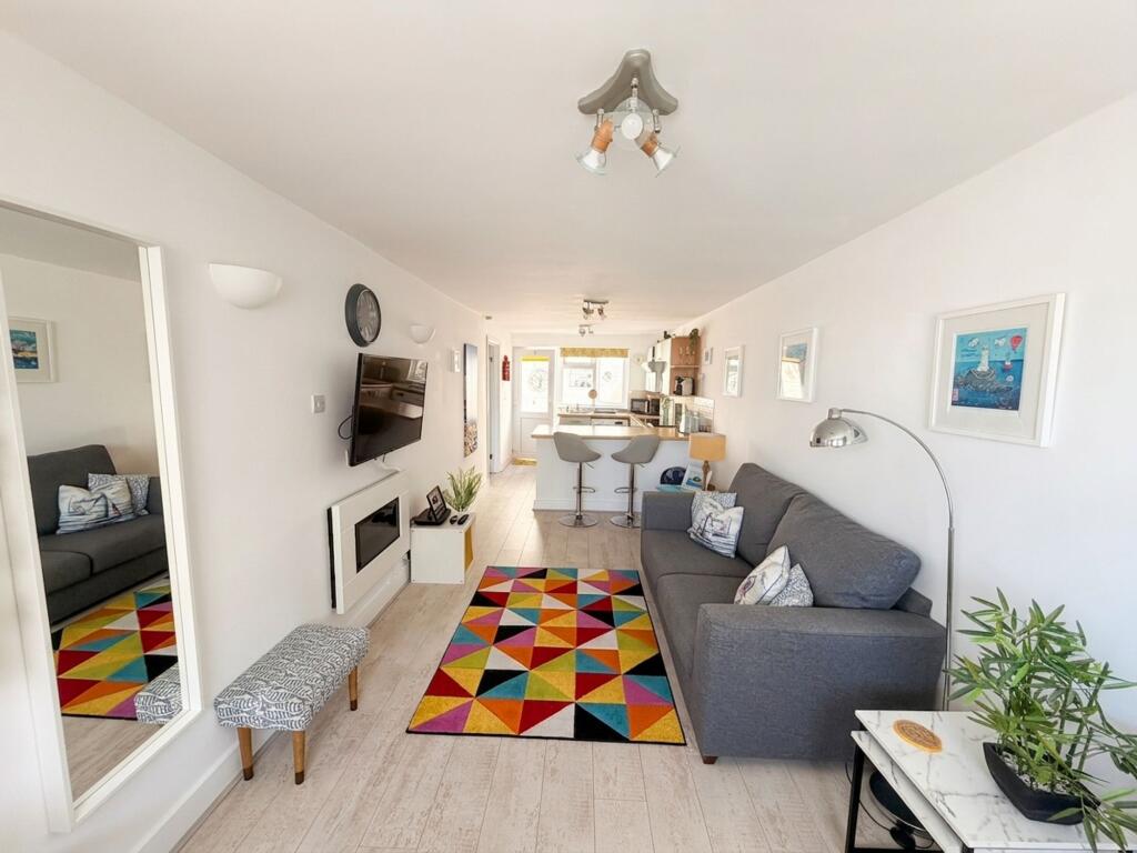 Apartment in Truro - More
