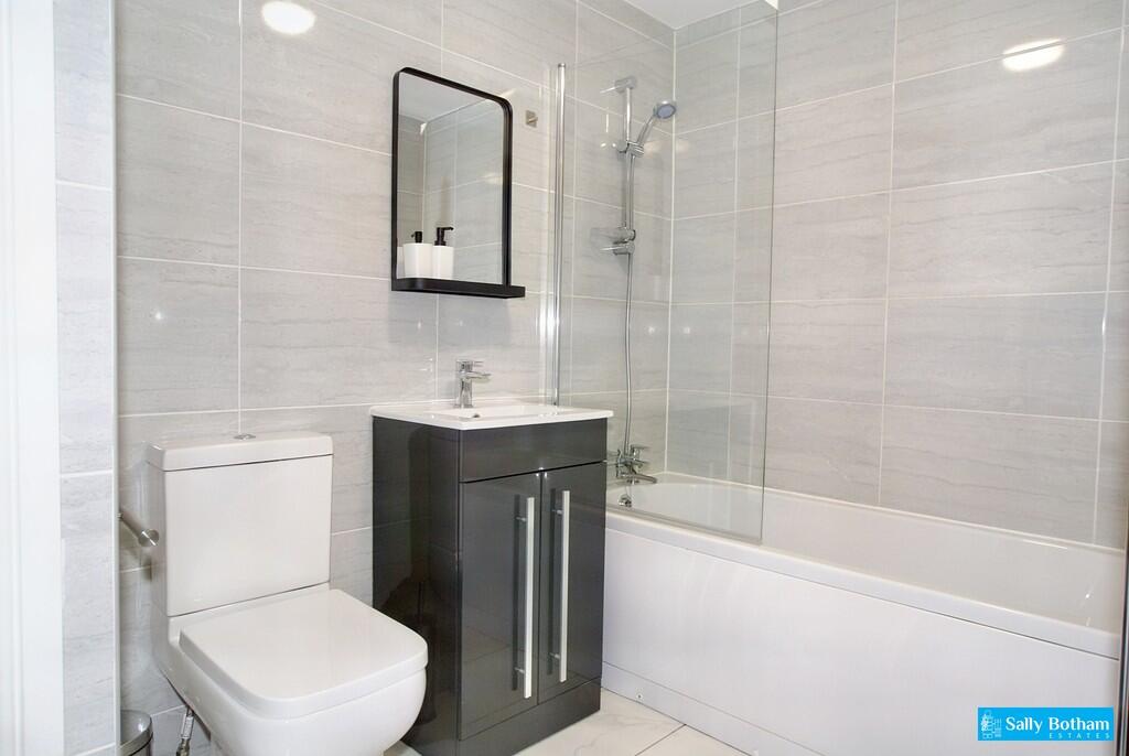 Apartment in Derby - View 4