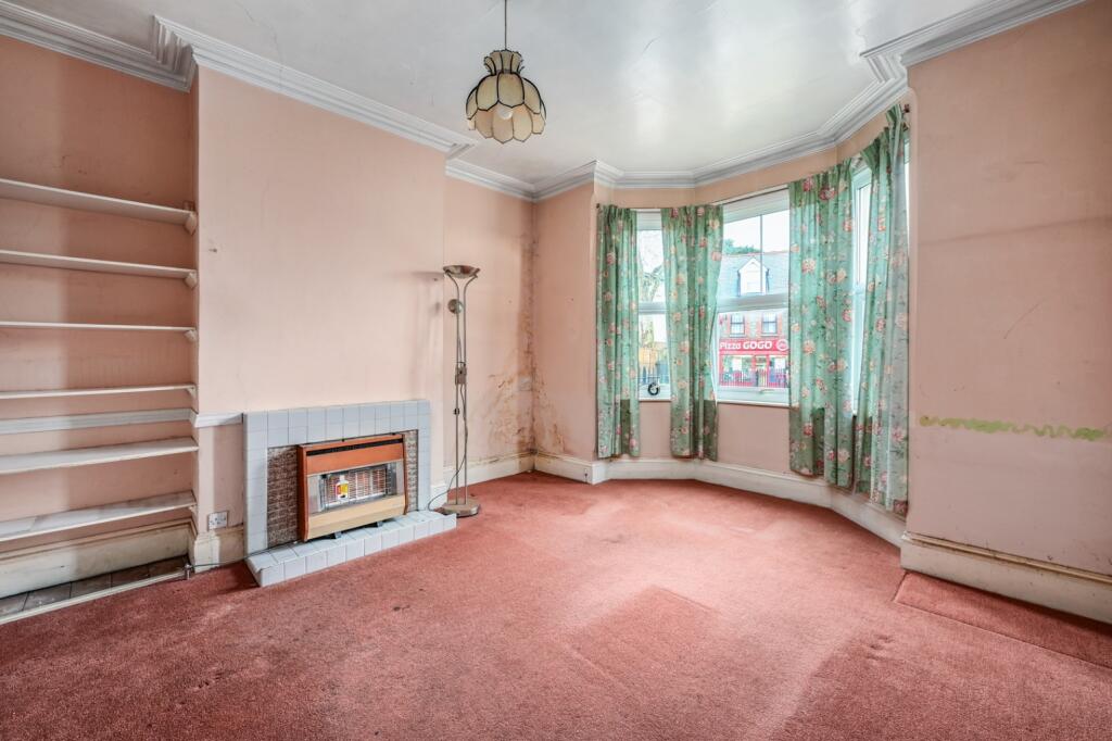 Basingstoke Road, Reading, Berkshire, RG2 0ET photo 3
