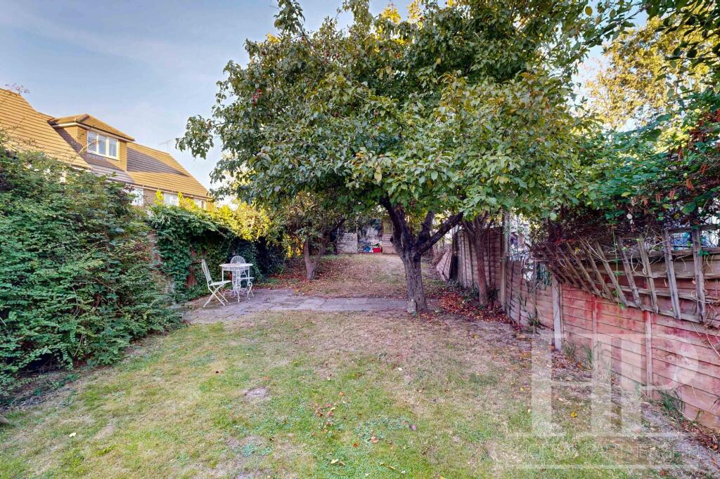 House in Crawley, West Green - View 2