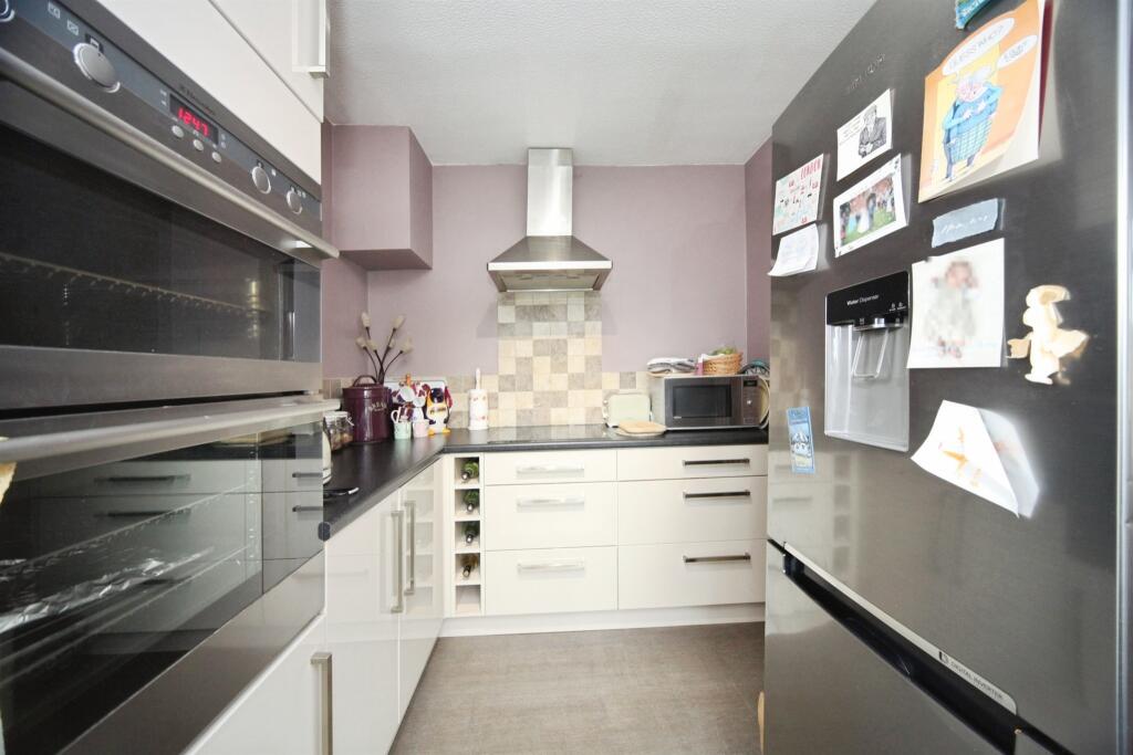 House in Dunstable, Central Bedfordshire - View 6