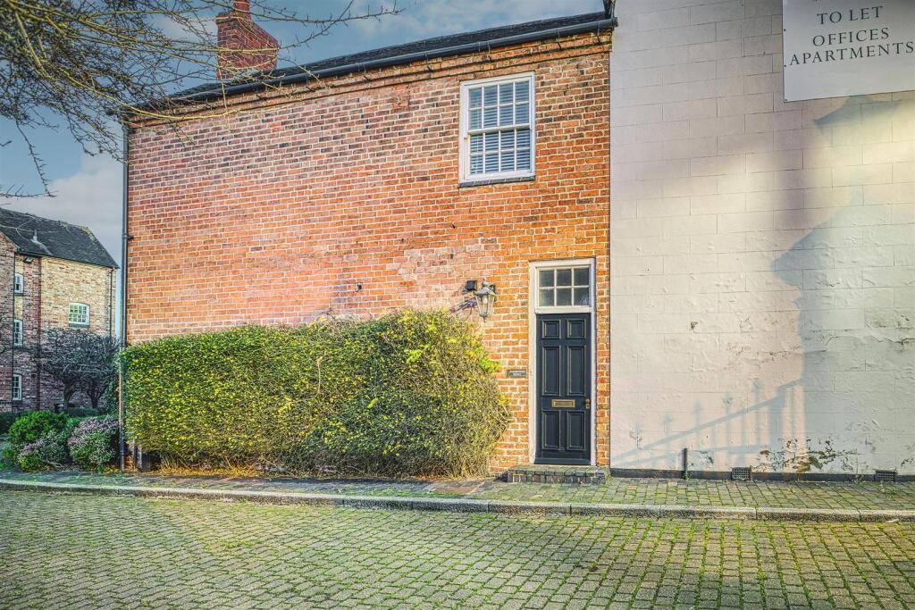 Main image of property: Horninglow Street, Burton