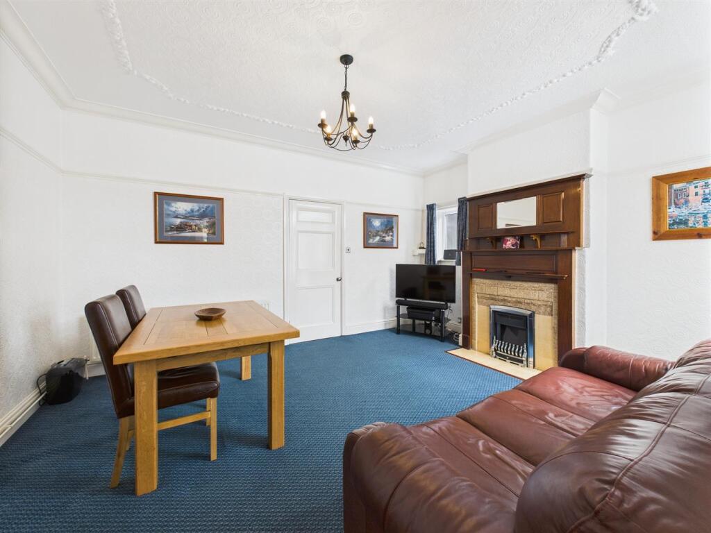 Trafalgar Crescent, Bridlington photo 3