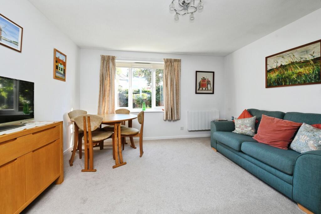 Apartment in Brentwood, Essex - More