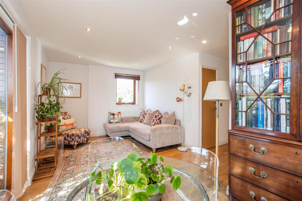 Apartment in London - View 5