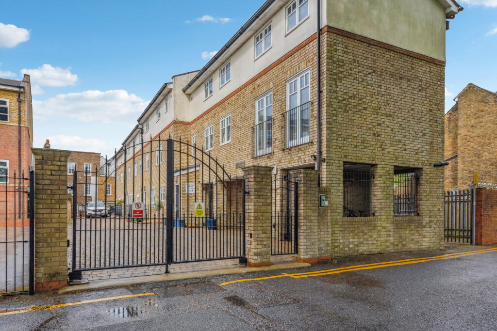 Main image of property: 25 Watford Field Road, Watford