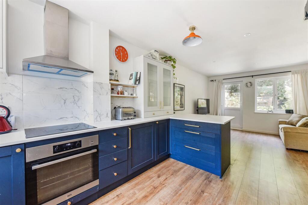 House in Guildford - View 2