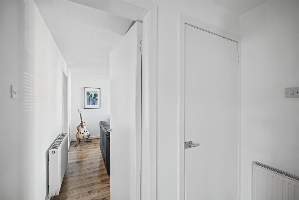 Apartment in East Kilbride, Kelvin Industrial (North), Kelvin - More
