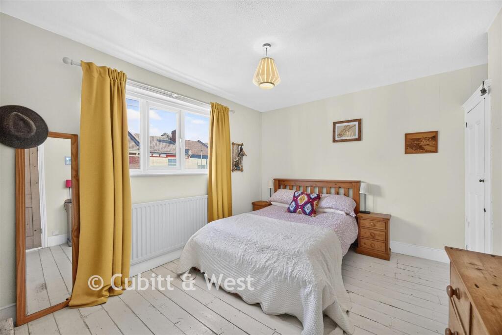 House in Portsmouth - More