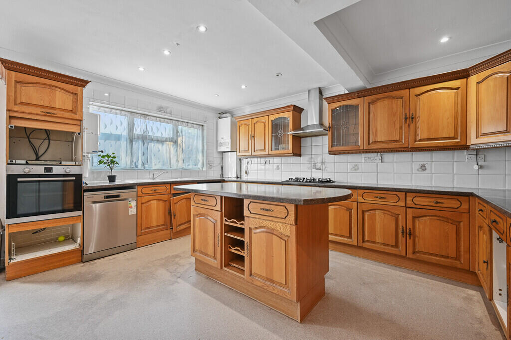 Parkfield Avenue, Harrow photo 2