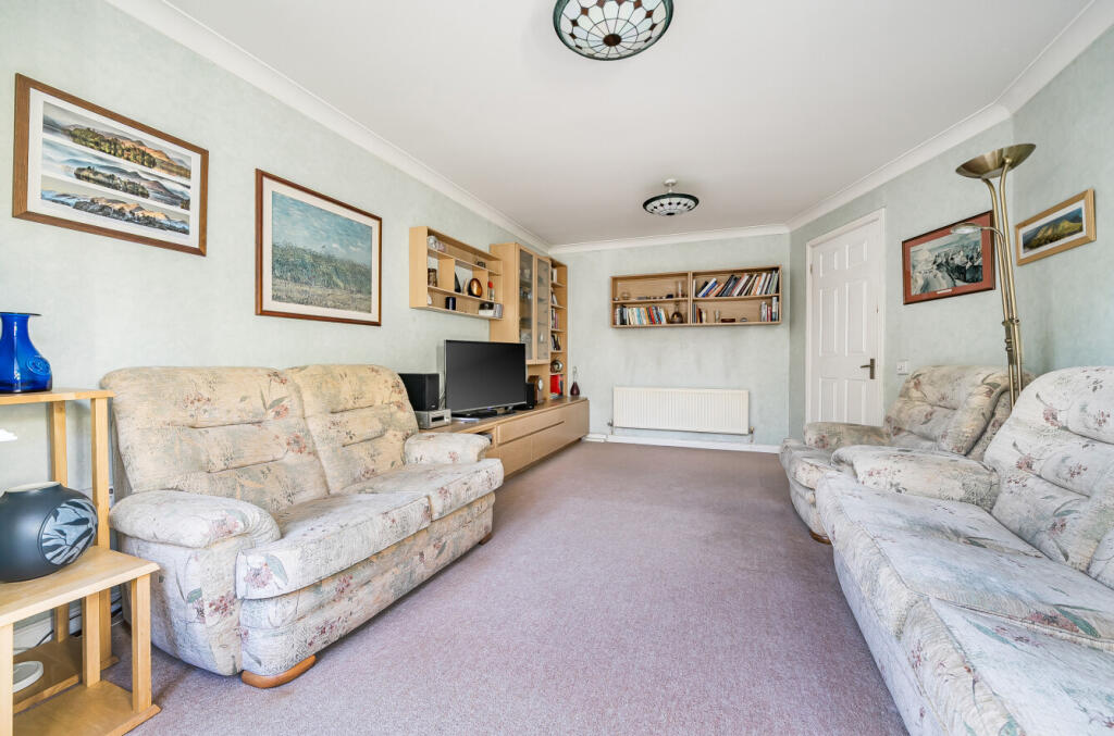 Barrington Way, Reading, Berkshire photo 3