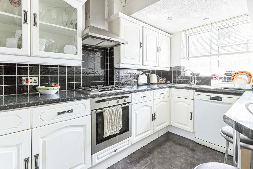 Woodside, West Cheshunt, EN7 photo 2