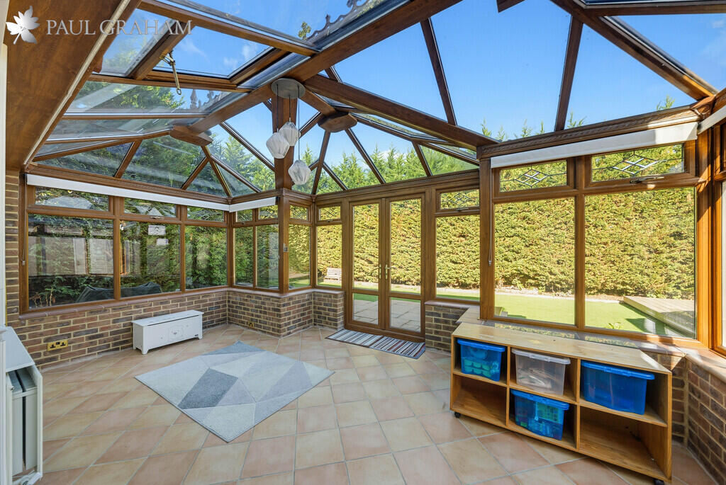 House in London, Woodcote Green - View 4