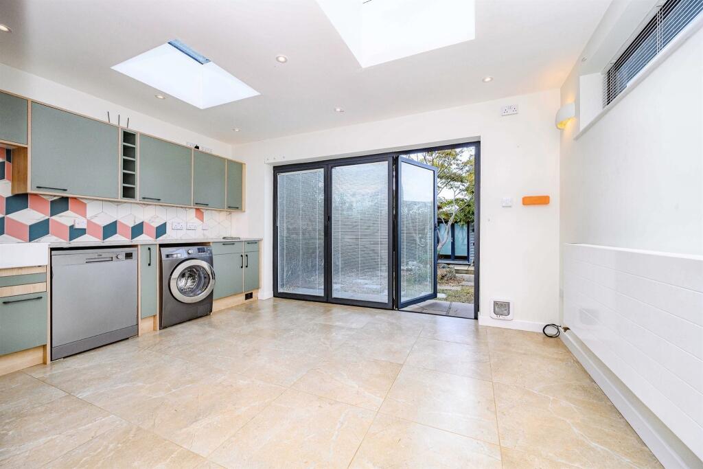 House in Hemel Hempstead - More
