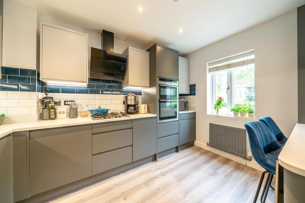 Page Place, Frogmore, St. Albans photo 3