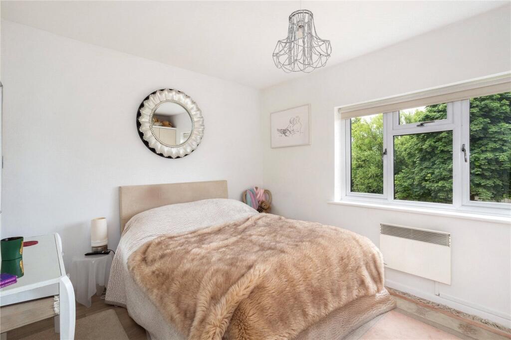 Apartment in Slough - View 5