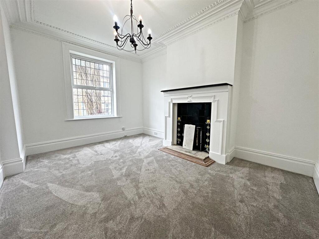 House in Halifax - View 5