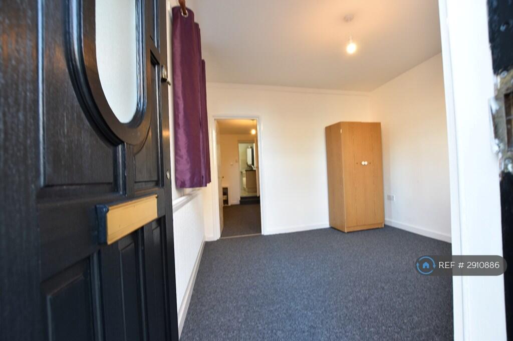 Main image of property: Tennyson Road, Luton, LU1