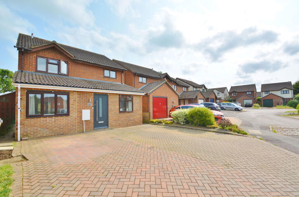 4-bed detached on Onslow Drive, Thame, £575,000