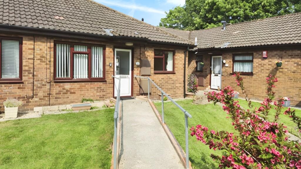 2-bed bungalow on Park Springs, Swindon, Wiltshire, £150,000