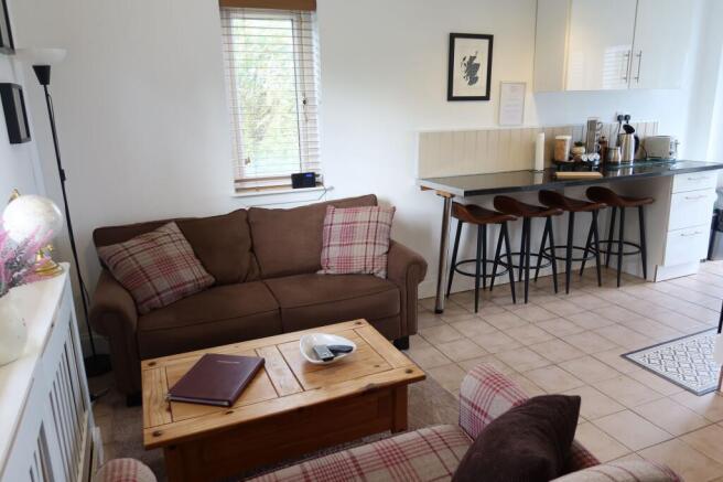 OPEN PLAN LIVING AREA:
