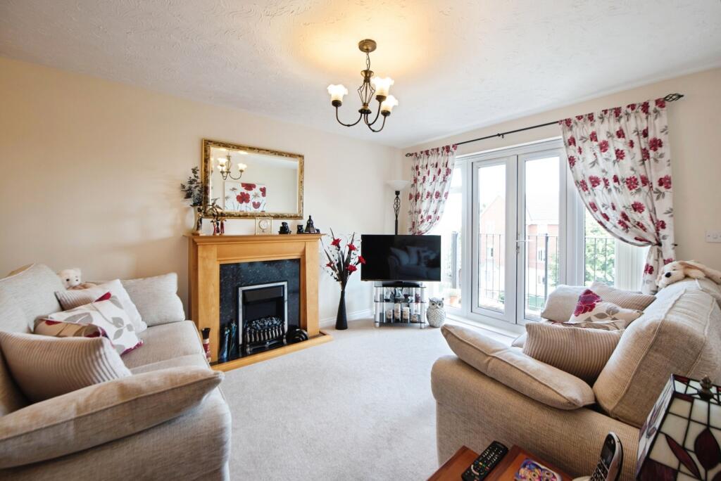 Apartment in Gosport, Hampshire - View 2