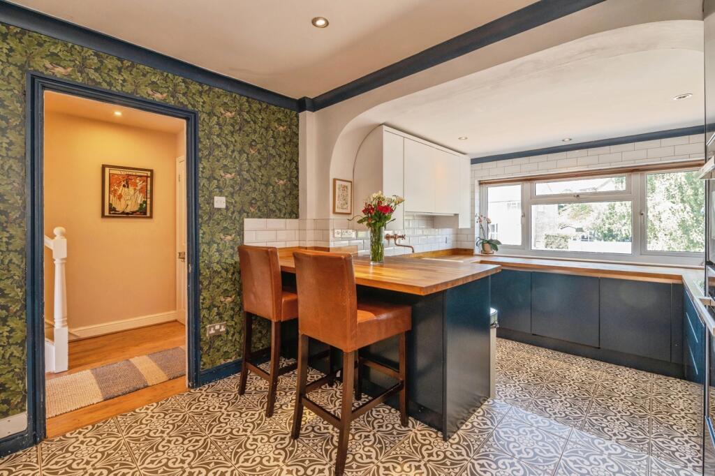 Main image of property: Valley Road, Billericay, Essex, CM11