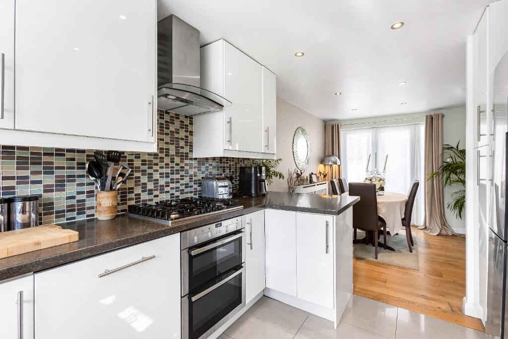 Allard Close, Waltham Cross, Hertfordshire, EN7 photo 5