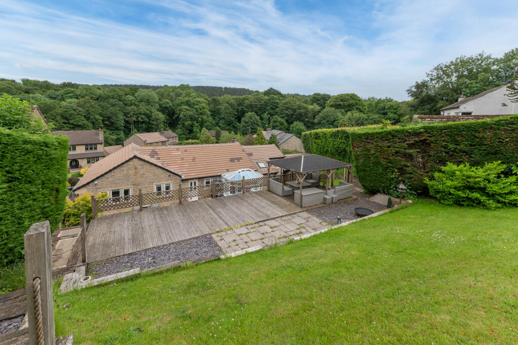 House in Bradford, Harden - View 5