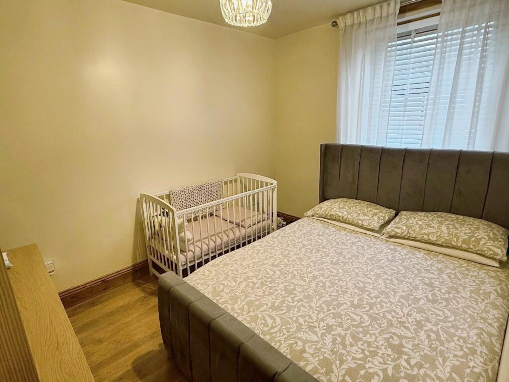 Bradford Road, Batley, West Yorkshire, WF17 photo 5