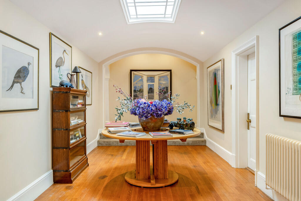 House in Hemel Hempstead - More