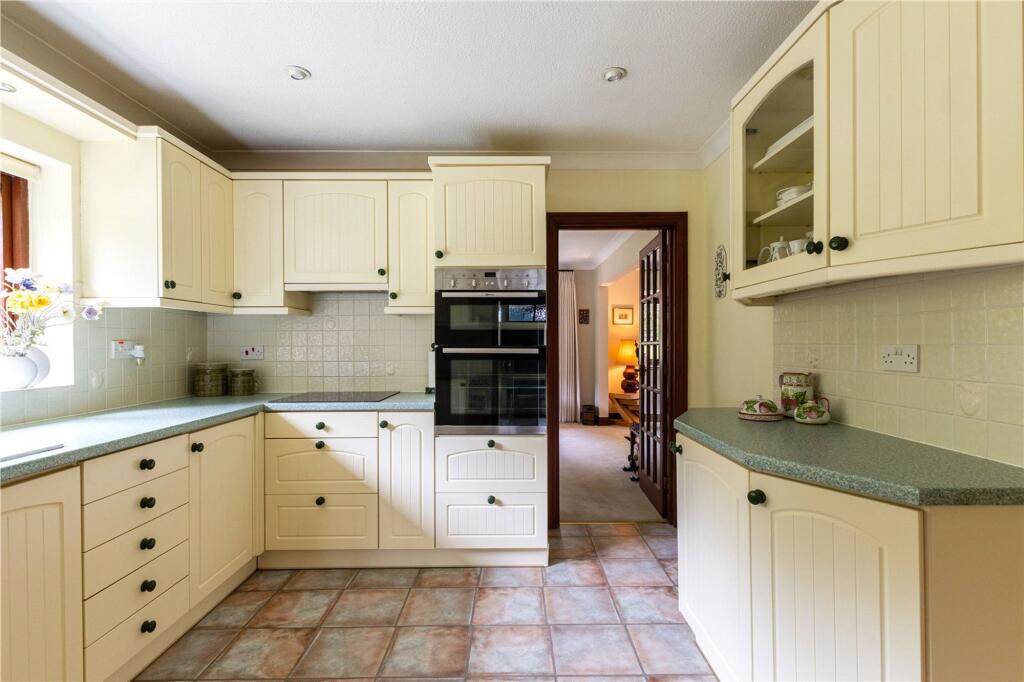 Vicarage Hill, Farnham, GU9 - View 3