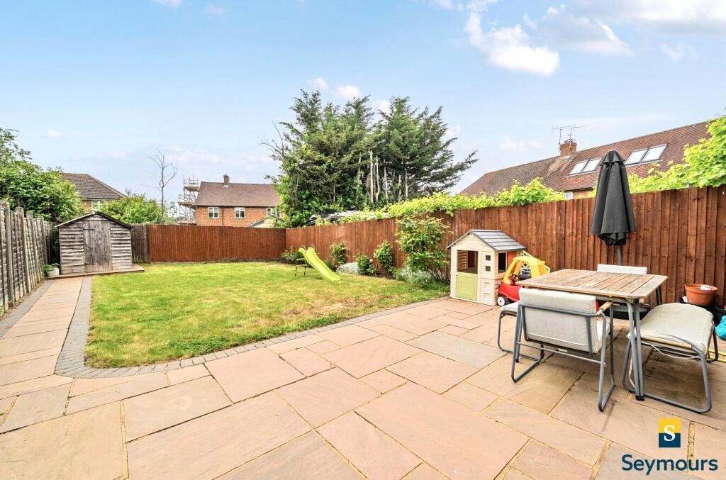 The Oval, Wood Street Village, Guildford, Surrey, GU3 photo 4
