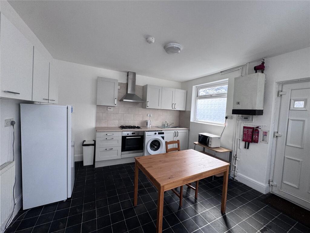 House in Nottingham - View 3