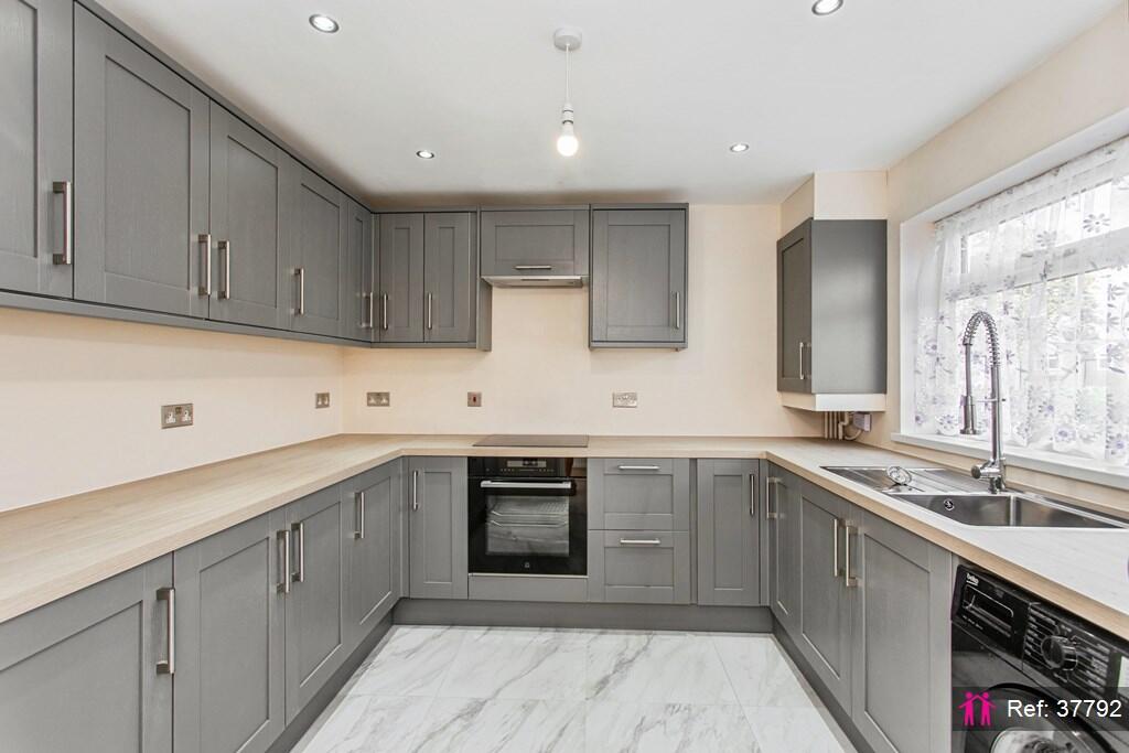 House in Southend-on-Sea - View 4