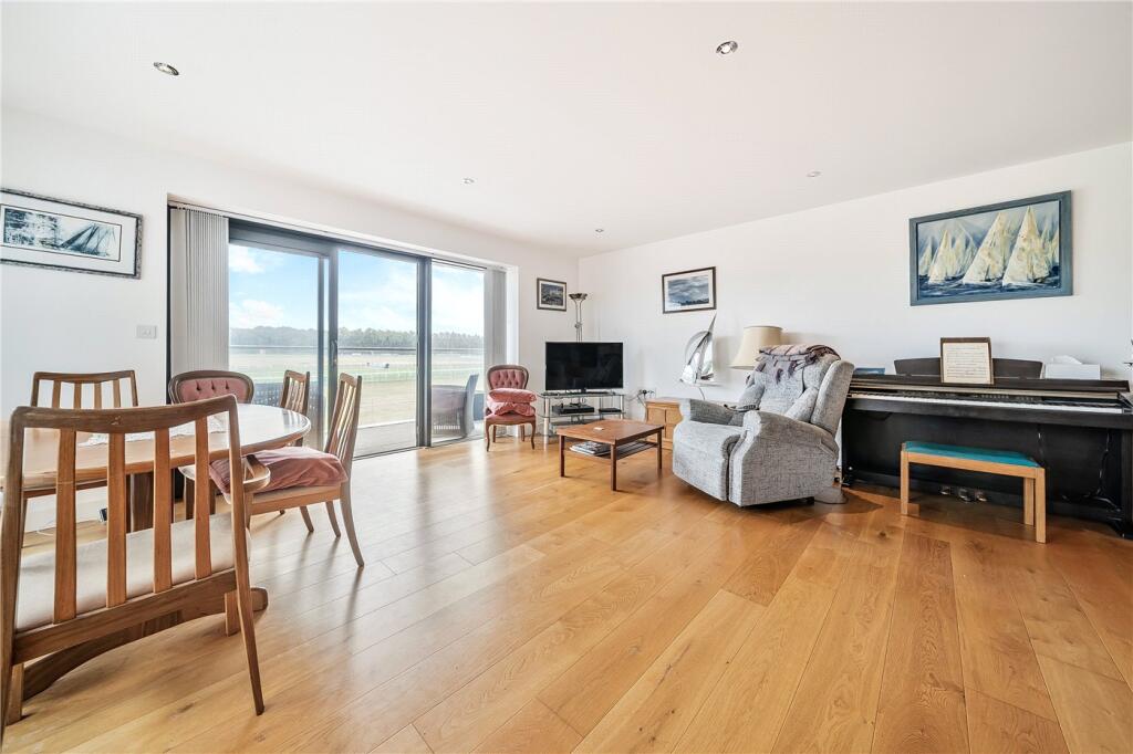 Kingman Way, Newbury, Berkshire, RG14 photo 4