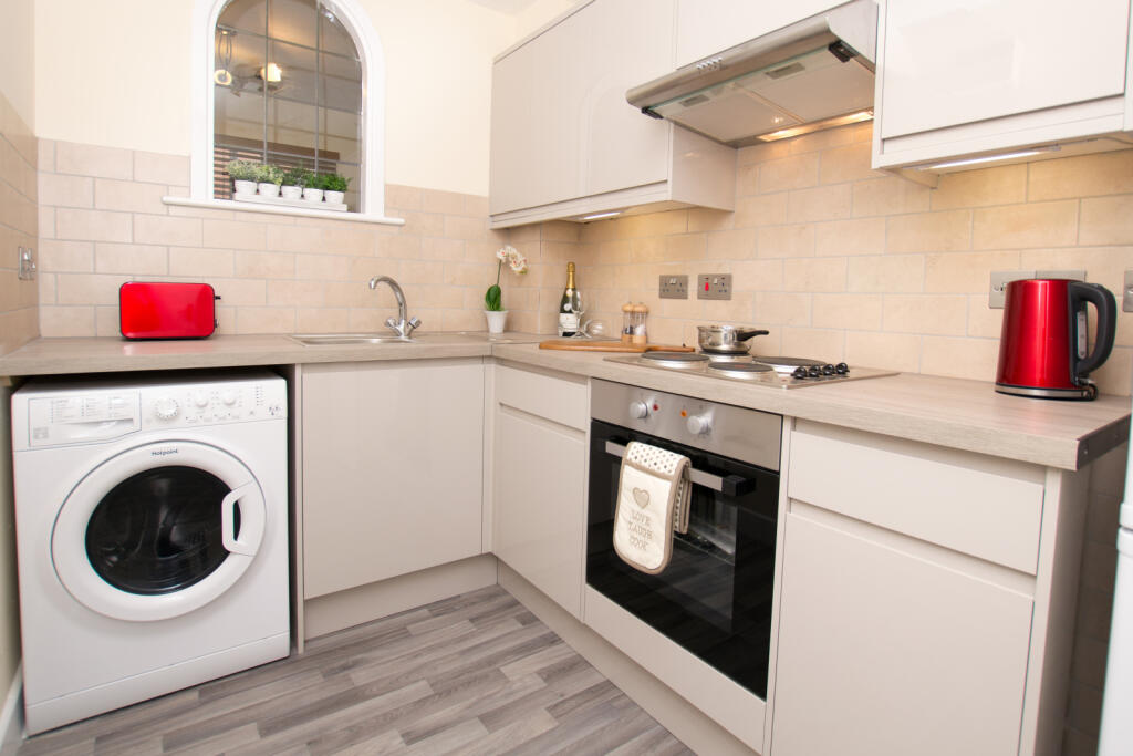 Apartment in Crawley, West Sussex - View 2