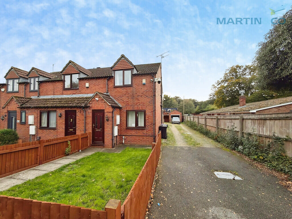 2-bed terraced on North Warren Road, Gainsborough, £140,000
