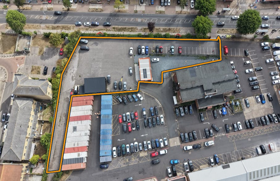 Compound 1, Courtenay Road Outlined.png