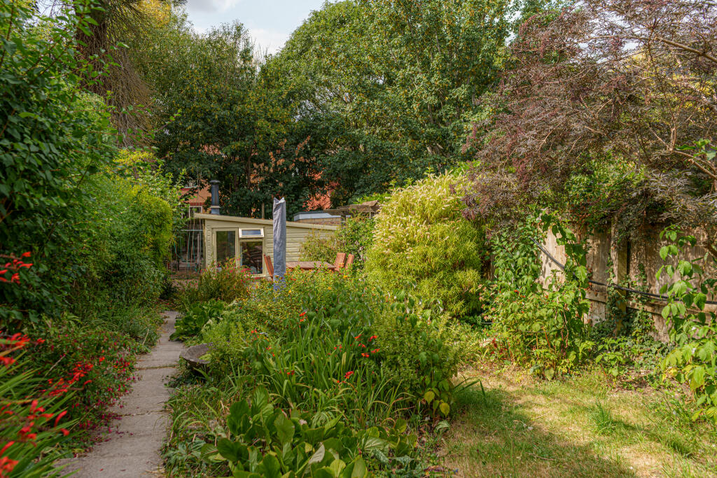 Clarendon Road, Trowbridge photo 5