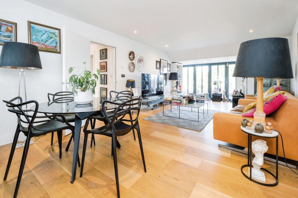 Johnston Road, Woodford Green, IG8 photo 4